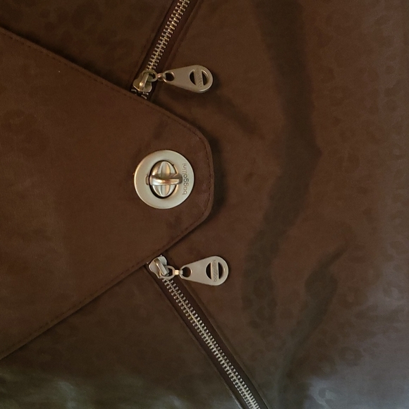 BAGGALLINI CROSS BODY or over the arm PURSE. LOTS OF COMPARTMENTS & STYLE! - Picture 2 of 15